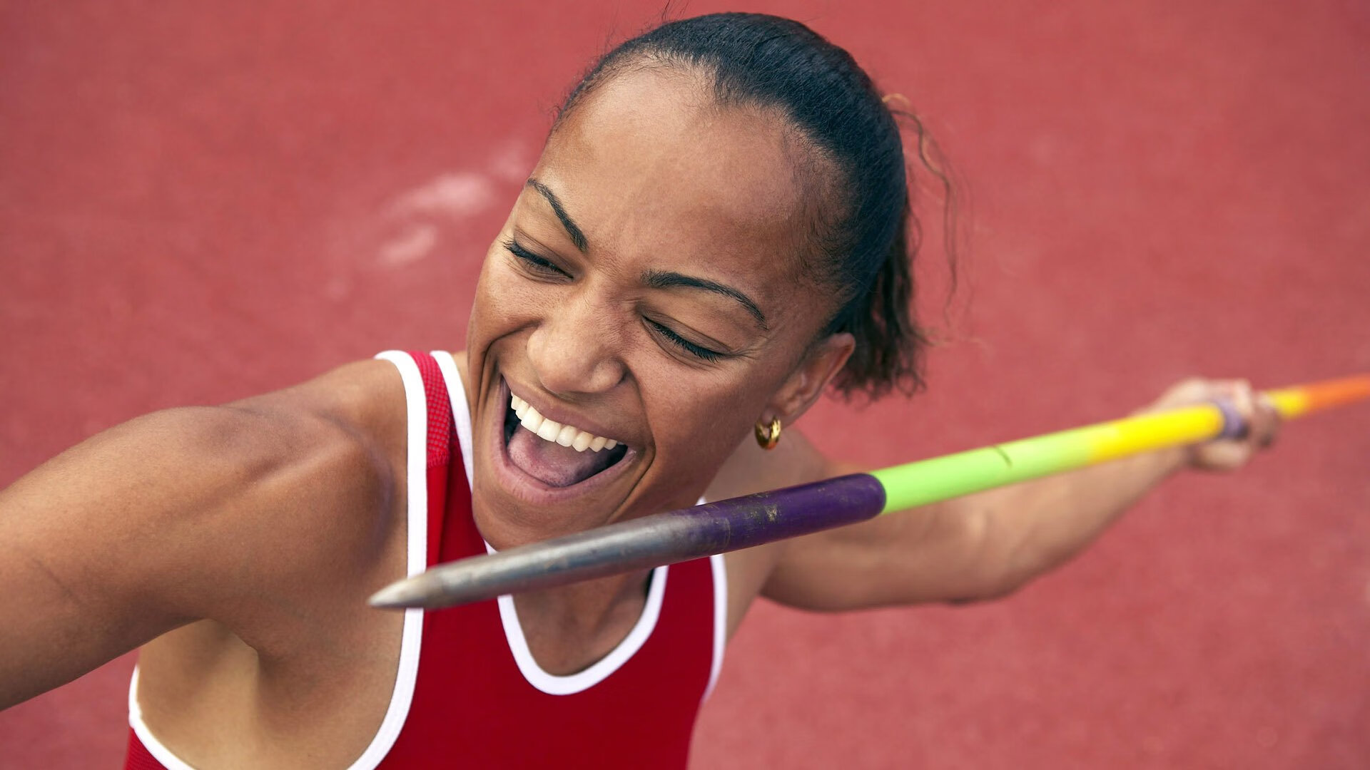 国际铁人三项赛事考验运动员综合能力，国际铁人三项联盟成立于哪一年